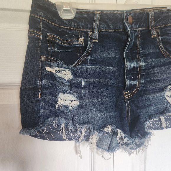 American Eagle Womens Distressed Denim Shorts With Peekaboo Pocket Liner - Size6 - Picture 5 of 13